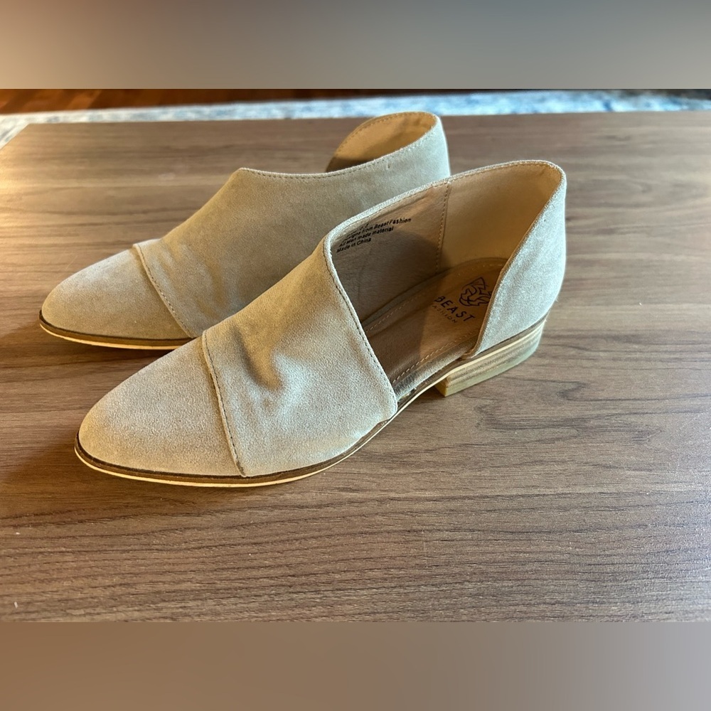 Beast flats sz 5.5 women’s shoes, light tan/dark beige, versatile color, comfy - Picture 2 of 6